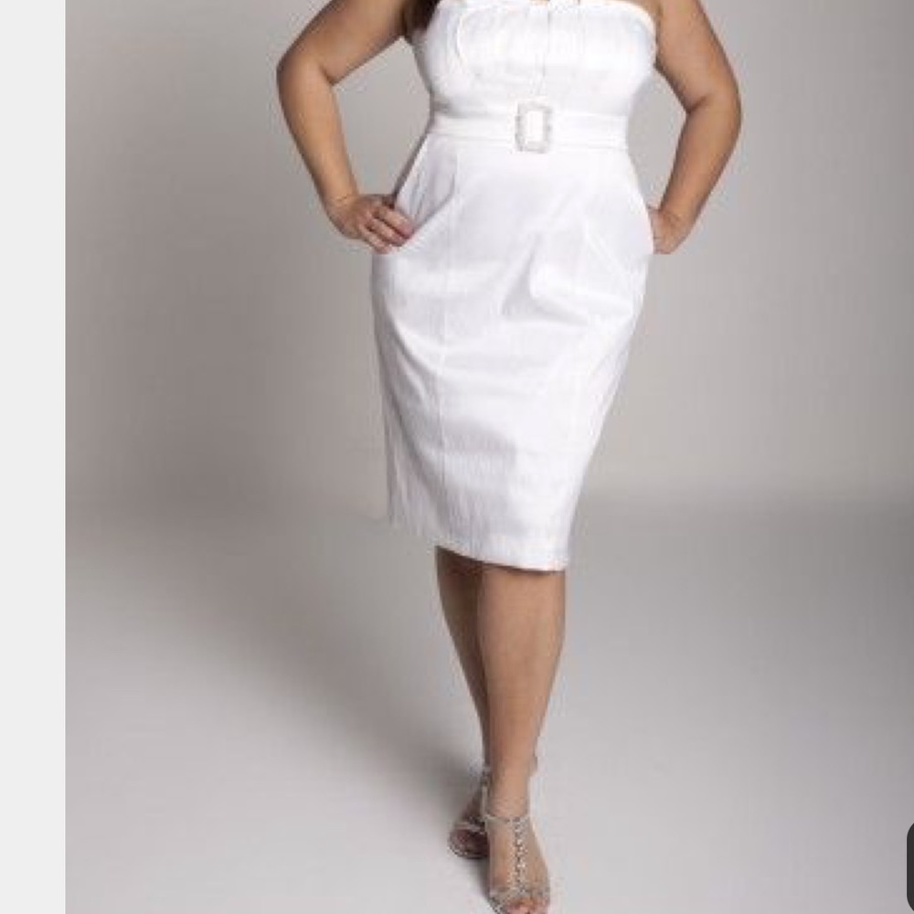 Igigi size 28W white Cybelle with embellished belt